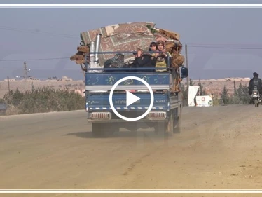 شاهد نزوح المدنيين من بلدات ريف ادلب الجنوبي بعد التصعيد العسكري على المنطقة (فيديو)