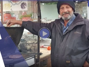 وصفه بكلمات غير لائقة.. الدكتور فود يثير غضب النشطاء اللبنانيين بعد تنمره على بائع الكعك وحملة تضامن واسعة (فيديو)