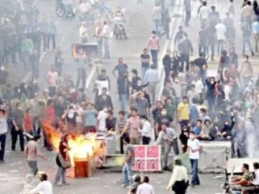 رجوي تتحدث عن عزم الشعب الإيراني للإطاحة بالنظام.. وقيادي بارز يكشف استخدام المنتفضين تكتيك التظاهرات المفاجئة