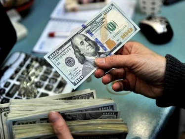 دولار السوق السوداء يحقق رقماً تاريخياً جديداً ويتخطى عتبة الـ20 ألف ليرة لبنانية