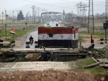وجهاء بلدة بريف درعا الغربي يصلون لاتفاق مع ضباط النظام السوري.. ومصدر يكشف مضمونه