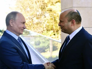 بوتين يتحدث لرئيس الوزراء الإسرائيلي عن "نقاط تماس" بشأن سوريا.. والأخير يصفه بـ"صديق حقيقي"