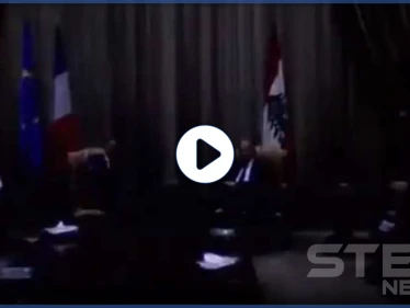 بالفيديو|| موقف محرج أثناء استقبال ماكرون بقصر الرئاسة في بيروت.. وامرأة لبنانية تنصحه بصوتٍ عالٍ