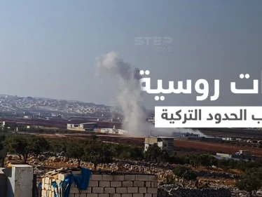 ضحايا بقصفٍ روسي وسوري استهدف مخيمات للنازحين قرب الحدود التركية في إدلب (فيديو)