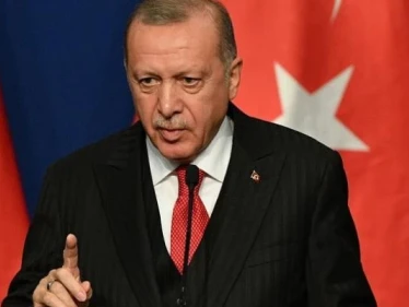 الرئيس التركي أردوغان يصعّد ضد رئيس وزراء اليونان ويوضح الحل الوحيد لملف قبرص