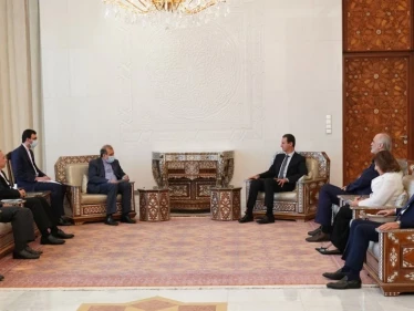 بشار الأسد يستقبل مسؤولاً إيرانياً رفيع المستوى في دمشق.. إليك تفاصيل الاجتماع