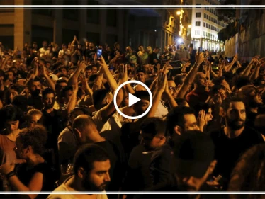 فيديو.. آلاف المتظاهرين اللبنانيين يهتفون "يا إدلب طرابلس معاكي للموت"