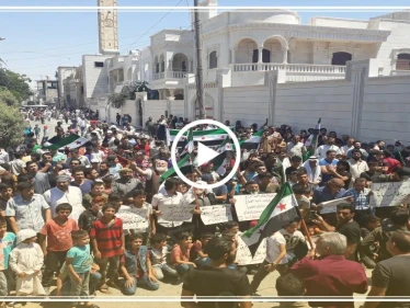 شاهد بالفيديو.. مظاهرات شعبية في ريف حلب الشرقي للتضامن مع إدلب