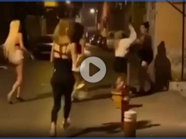 بالفيديو|| ضرب وعراك بالأيدي بين متحولين جنسياً في أزمير التركية