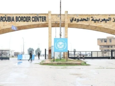 روسيا ترعى اتفاقاً بين الإدارة الذاتية والنظام السوري لإدارة معبر حدودي حيوي بشكل مشترك 