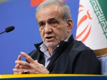 الرئيس الإيراني يوجه نصيحة لدولة عربية بشأن مجالها الجوي