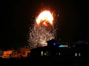 مسؤول إسرائيلي كبير يتوقع عدد الصواريخ التي ستناهل على تل أبيب في حال اندلاع نزاع مسلح مع حزب الله