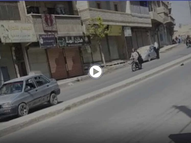 احتجاجات ضد التجنيد الإجباري في منبج شرقي حلب و"قسد" تفرّق بالرصاص الحي (فيديو)