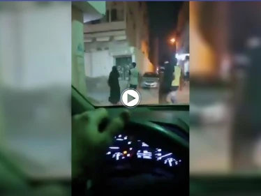 بالفيديو|| سعودي يوثق انتشار الأفعال المنافية للآداب بشكل علني بأحد شوارع جدة ويثير الغضب
