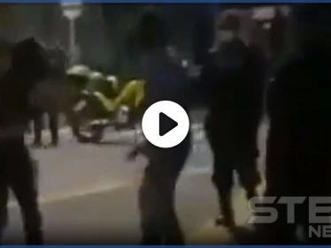 بالفيديو|| أب يجلد ابنته بحزام وسط شوارع كولومبيا وأمام أعين عناصر الشرطة