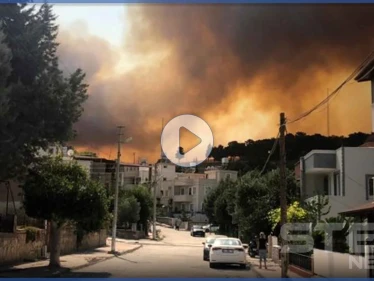 بالفيديو والصور|| تزامناً مع نيران الساحل السوري.. حرائق في هاتاي التركية تلتهم المنازل وتنذر بالخطر