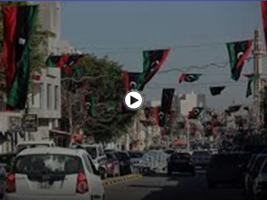 بالفيديو|| لحظة اختطاف فتاة ليبية وسط الطريق العام وفي وضح النهار مع تجاهل صرخاتها المرتفعة
