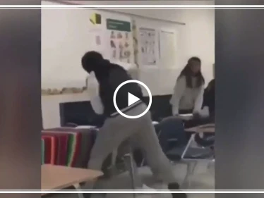 شاهد بالفيديو|| بطريقة جنونية معلمة تشبع طالبة ضرباً وتدوس رأسها بعد سقوطها أرضاً