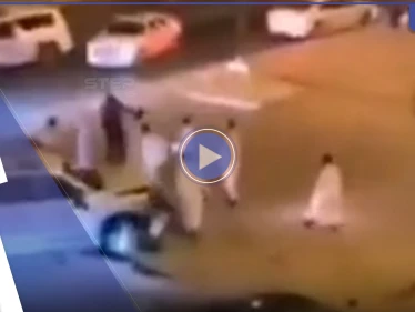 بالفيديو|| سرق سيارة الشرطة ليصدم صديقه.. القبض على مواطنين بعد مشاجرة في الكويت