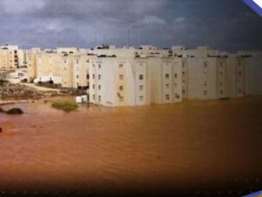 ليبيا.. مشاهد توثق اللحظات الأولى للسيول بعد انهيار السد وربع مدينة درنة يختفي