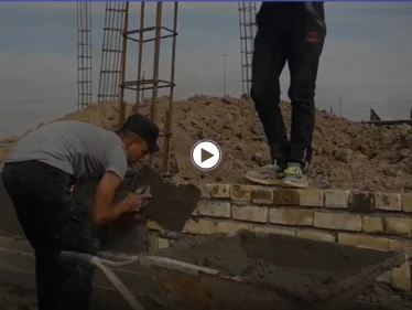 "منبر للتشييع".. الميليشيات الإيرانية تُكمل بناء حسينية في البادية السورية (فيديو)