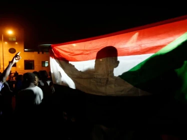 تطورات السودان: واشنطن تدعو لأمرٍ هام وممثل الأمم المتحدة يؤكد انقطاع الاتصالات في البلاد