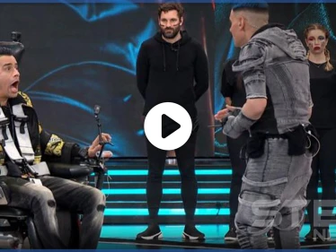 بالفيديو|| بنت الجيران بطريقة جديدة يؤديها حسن شاكوش تحت تأثير أفعى رامز جلال