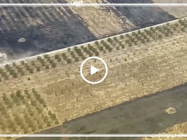 العربة المفخخة التي نتج عنها استعادة السيطرة على بلدة السكيك (تصوير جوي)