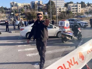 بالفيديو|| قوات إسرائيلة تصفّي فلسطينياً بزعم محاولة تنفيذ عملية طعن