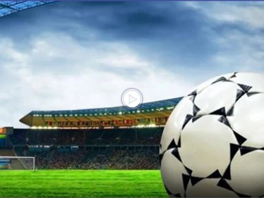 بالفيديو|| حارس مرمى ينهال بالضرب على زميله في الفريق خلال المباراة ومصادر تكشف الأسباب