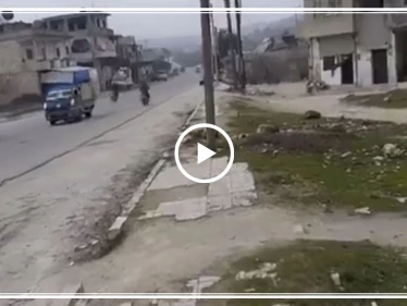 بالفيديو|| بالغصة والدموع .. سيدة سورية توثق لحظات ما قبل النزوح من ريف إدلب