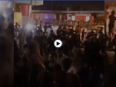 بالفيديو|| مظاهرات غاضبة جنوب العراق ... قطع طرق وحشود بالمئات مطالبة بخروج إيران