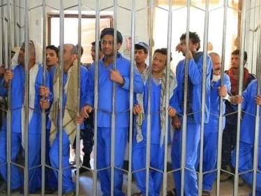 بالفيديو|| الحوثيون يعدمون 9 يمنيين بطريقة غريبة ويبثون المشاهد وسط صنعاء