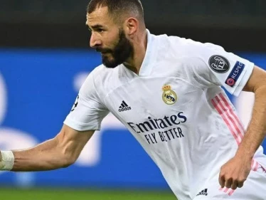 ريال مدريد يعلن إصابة نجمه الفرنسي كريم بنزيما بفيروس كورونا