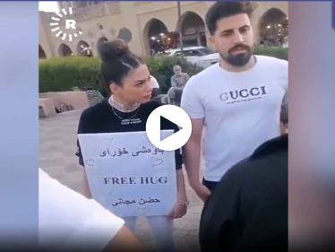 شاهد بالفيديو|| تصريح جديد للفتاة التي كانت توزّع "حضن مجاني" في أربيل وطُردت من أهل المنطقة