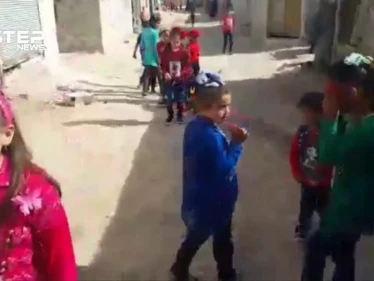 شاهد احتفال الأطفال في أول أيام عيد الفطر في مخيم أبناء مهين بريف إدلب الشمالي