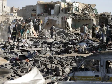 سقوط صاروخ باليستي بالخطأ على منطقة تحت سيطرة الحوثيين توقع مجزرة بين المدنيين