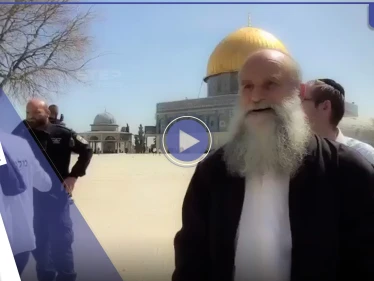 شاهد|| "سنذبح قربان الفصح هنا"... حاخام متطرف يقتحم ساحات الأقصى وفيديو مؤثر لفلسطينية تودع زوجها لحظة اعتقاله