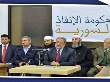 مندوبي حكومة الإنقاذ يلاحقون النازحين بهدف جباية إيجارات الخيام ورسوم النظافة!