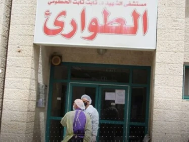 شاهد|| الجيش الإسرائيلي يستهدف مستشفى في طولكرم بالغاز.. ومرضى يختنقون