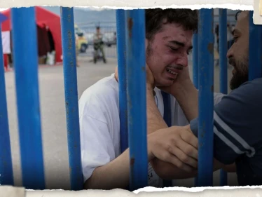 كان يبحث عنه بين الأموات.. لقاء "عاطفي" لشاب سوري نجا من "كارثة" قارب اليونان (فيديو)