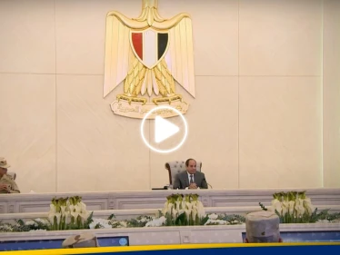 الكشف عن تفاصيل اجتماع السيسي مع وزير الدفاع وقادة الجيش في الأوكتاغون (فيديو)
