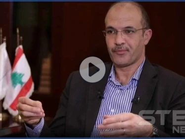 بالفيديو|| وزير الصحة اللبناني يواجه كورونا بالسيف وعلى الاكتفاء في احتفال تكريم مثيراً موجة انتقادات