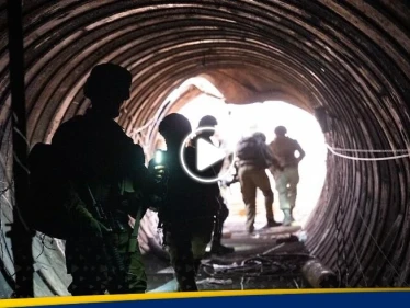 الجيش الإسرائيلي "داخل" نفقٍ لـ حماس بقلب غزة.. شاهد ماذا يفعل