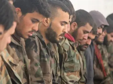 "قسد" تسلّم النظام ضباطاً وعناصر وتتعرض لهجوم على أحد حواجزها شرقي الرقة - وكالة ستيب نيوز