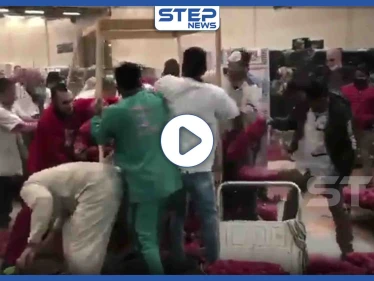 بعد تحذيرات من مجاعة.. شاهد كيف تدافع الكويتيون على عربة بصل داخل سوق تجاري (فيديو)