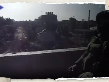 شاهد|| بكبسة زر.. جندي إسرائيلي يفجّر حيّاً بغزة ويصيح بجملة "مستفزة"
