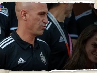 "قبلة المونديال" تُطيح بمدرب منتخب إسبانيا للسيدات.. والاتحاد يعين امرأة خلفاً له