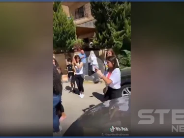 بالفيديو||"على وحدة ونص" رقص وسط الشارع لطالبات الثانوية في الأردن يثير ضجة