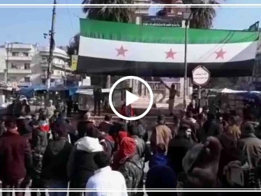 شاهد مظاهرة في مدينة إدلب نددت بالقصف الروسي المستمر وطالبت بوقف المجازر وأكدت على استمرار الثورة ومطالبها